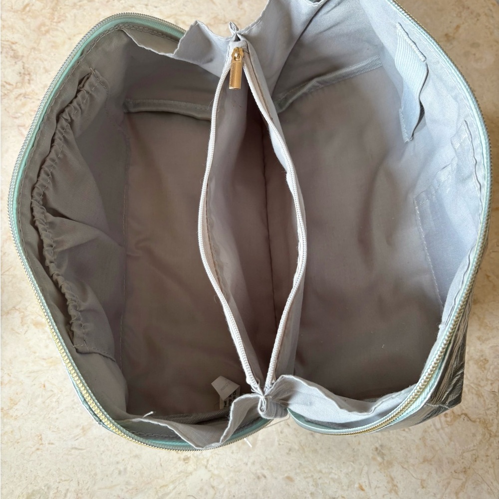 Crinkle metallic cosmetic bag - Picture 7 of 10